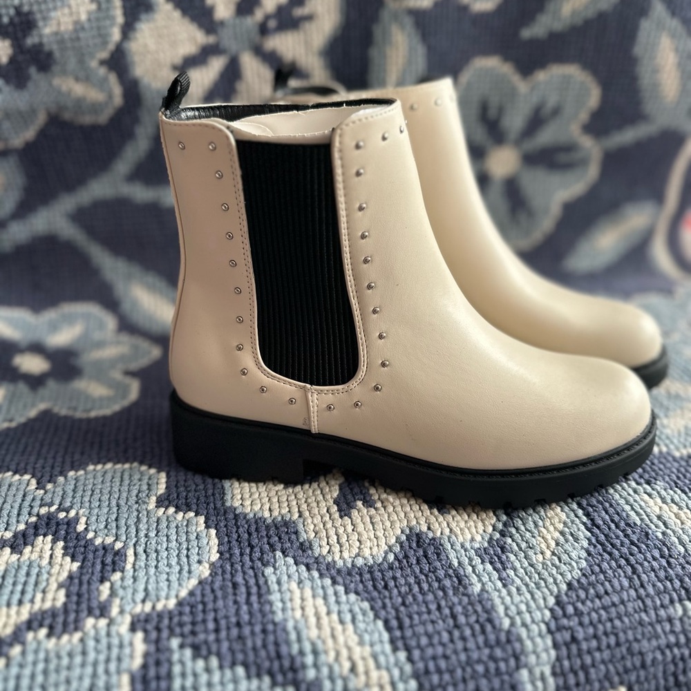 🤍 Sonoma Goods For Life Ester Stud Girls Chelsea Boots Size 3 NWT
